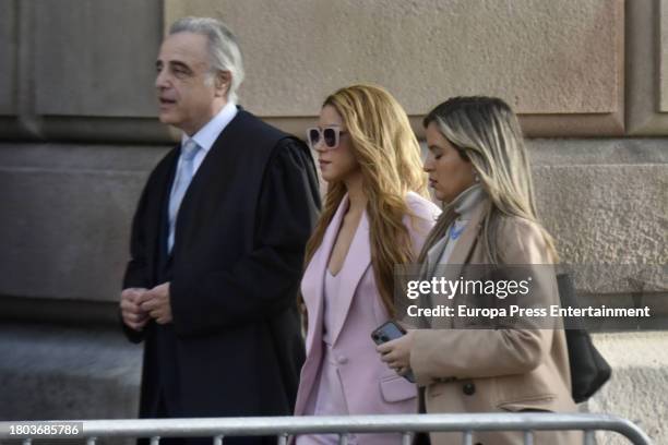 Singer Shakira with her lawyers, Pau Molins , Miriam Company , on her arrival at the Audiencia Nacional on the day her trial begins, on November 20...