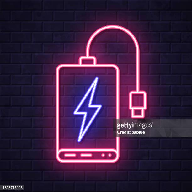 ilustrações, clipart, desenhos animados e ícones de banco de energia. ícone de néon brilhante no fundo da parede de tijolo - abastecendo