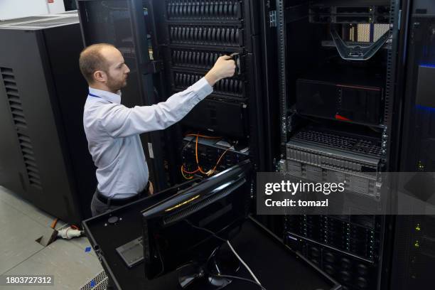Drive Through Server Blade Servers Photos and Premium High Res Pictures - Getty Images