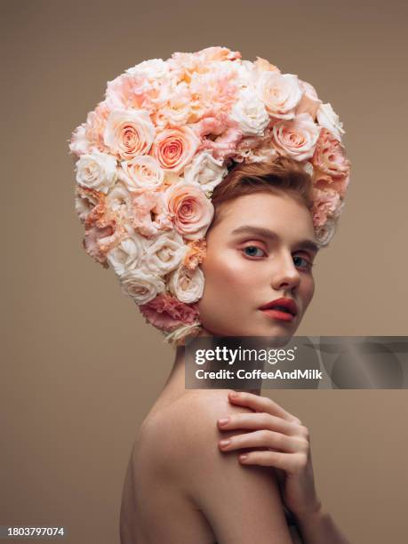 young beautiful girl with wreath of flowers on her head - body art stockfoto's en -beelden