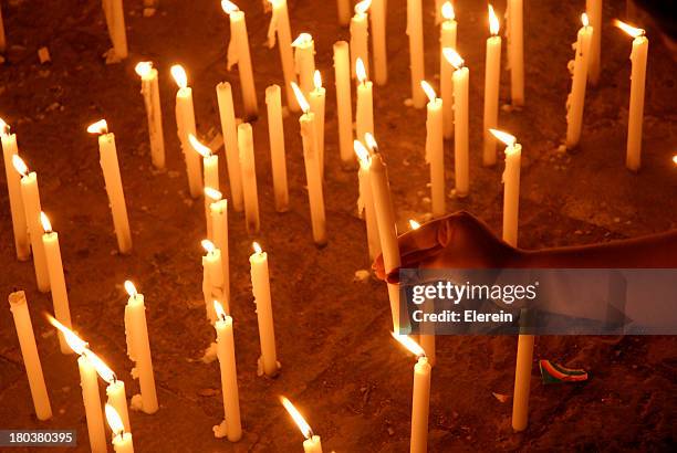 cadle light vigil - nachtwake stockfoto's en -beelden