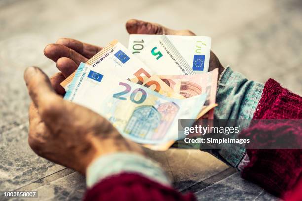 euro banknotes in hands of elderly man. pension payments in europe, retirement savings or benefits concept, pensioner with paper currency of eu. - euro stock 50 photos et images de collection