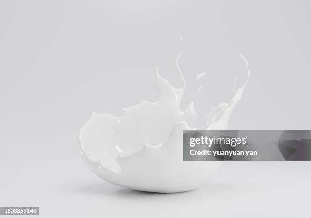 milk splash - splash crown fotografías e imágenes de stock