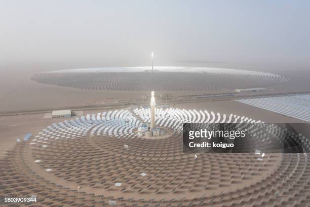 molten salt tower concentrated solar thermal power plant - 大砂嵐 ストックフォトと画像