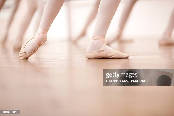 detail of ballerinas legs in dance class - five feet apart stock-fotos und bilder
