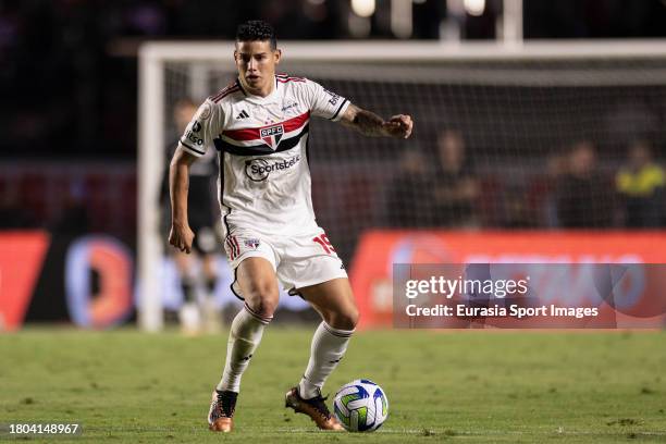 James Rodriguez of Sao Paulo controls the ball during Campeonato Brasileiro Serie A match between São Paulo and Cuiabá at Morumbi Stadium on November...