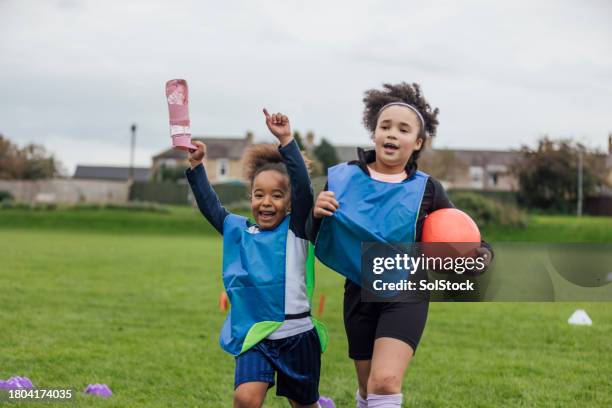 goal scorers celebrating - england youth squad football stock pictures, royalty-free photos & images