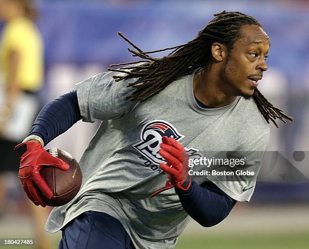 New England Patriots defensive back Marquice Cole pulls in a pass during warm ups. The New England Patriots take on the New York Jets at Gillette...