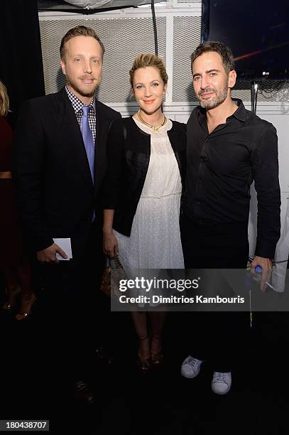 Drew Barrymore and InStyle Managing Editor Ariel Foxman pose with designer Marc Jacobs backstage at the Marc Jacobs Spring 2014 fashion show at The...