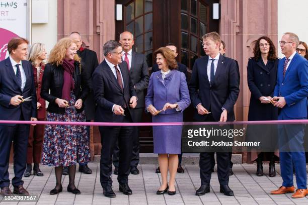 Matthias Kieslich, guest, Prime Minister Boris Rhein and Queen Silvia of Sweden, Jürgen Graf and Kai Klose open the first "Childhood House" on...