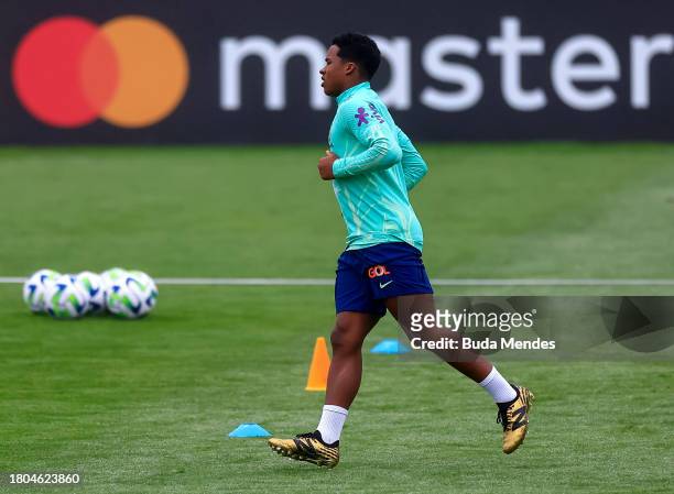 Endrick runs during a training session of the Brazilian national football team at the squad's Granja Comary training complex on Novermber 20, 2023 in...
