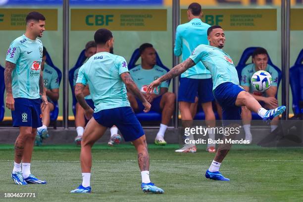 Gabriel Jesus controls the ball during a training session of the Brazilian national football team at the squad's Granja Comary training complex on...
