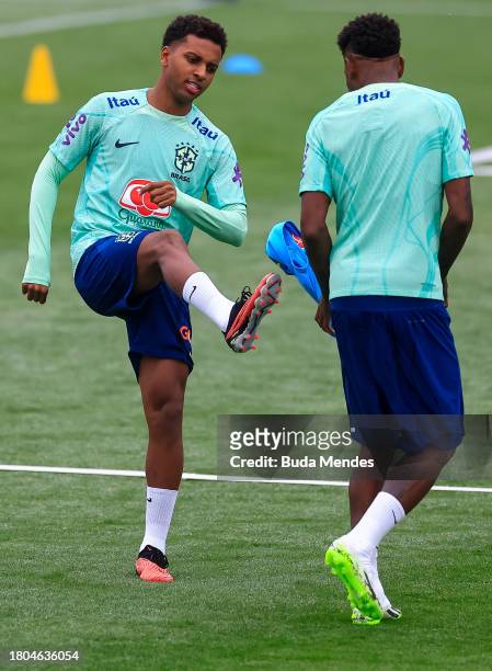 Rodrygo warms up during a training session of the Brazilian national football team at the squad's Granja Comary training complex on Novermber 20,...