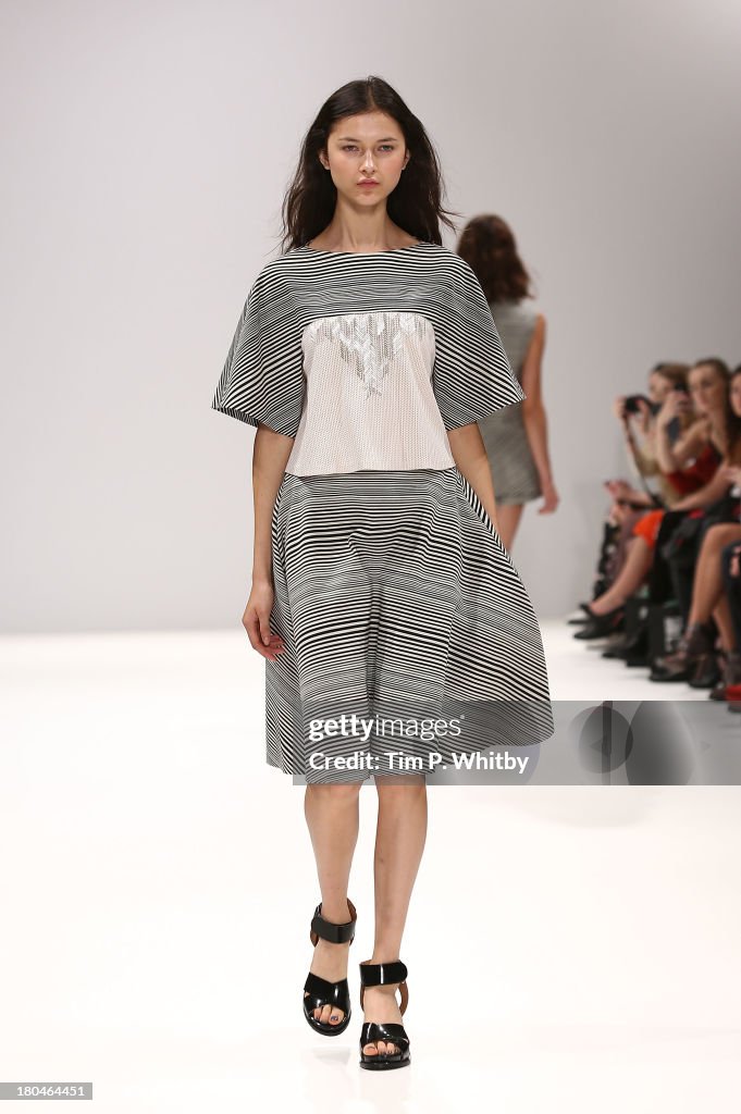 Heohwan Simulation - Runway: London Fashion Week SS14