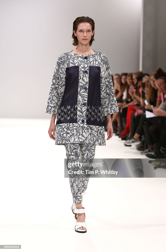 Heohwan Simulation - Runway: London Fashion Week SS14