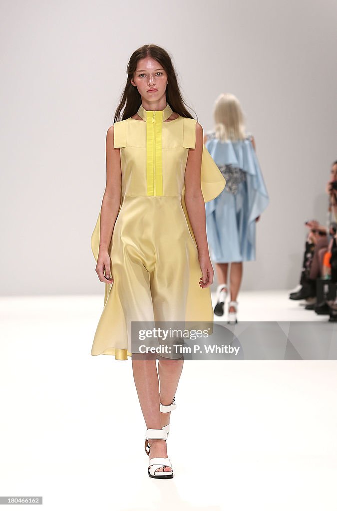 Heohwan Simulation - Runway: London Fashion Week SS14