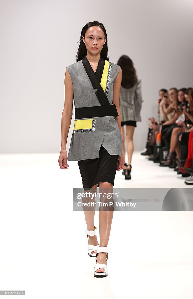 Heohwan Simulation - Runway: London Fashion Week SS14