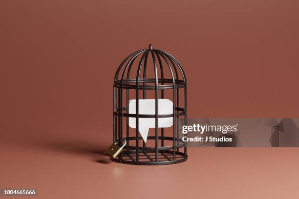 restricted speech bubbles in cage - 1 zusatzartikel zur verfassung der vereinigten staaten stock-fotos und bilder