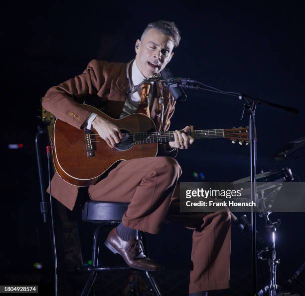Israeli singer Asaf Avidan performs live on stage during a concert at the Admiralspalast on November 20, 2023 in Berlin, Germany.