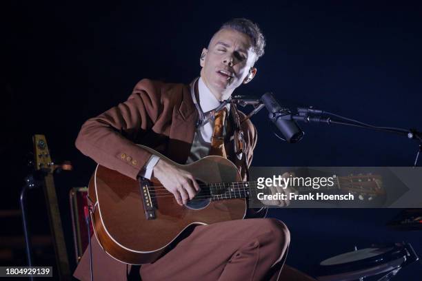 Israeli singer Asaf Avidan performs live on stage during a concert at the Admiralspalast on November 20, 2023 in Berlin, Germany.
