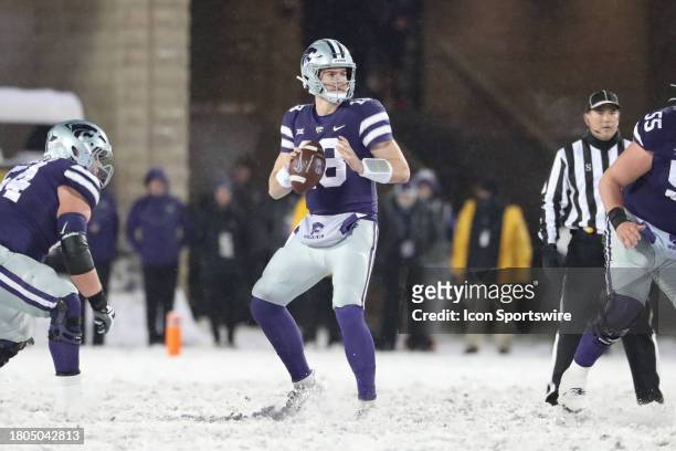 Kansas State Wildcats quarterback Will Howard stands in the pocket looking to pass in the fourth quarter of a Big 12 football game between the Iowa...