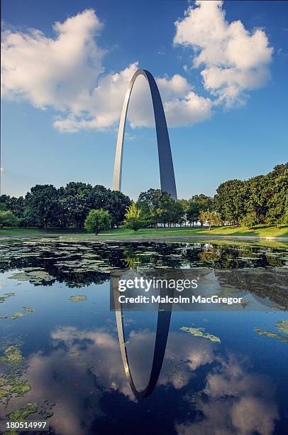 gateway arch - gateway arch stock pictures, royalty-free photos & images