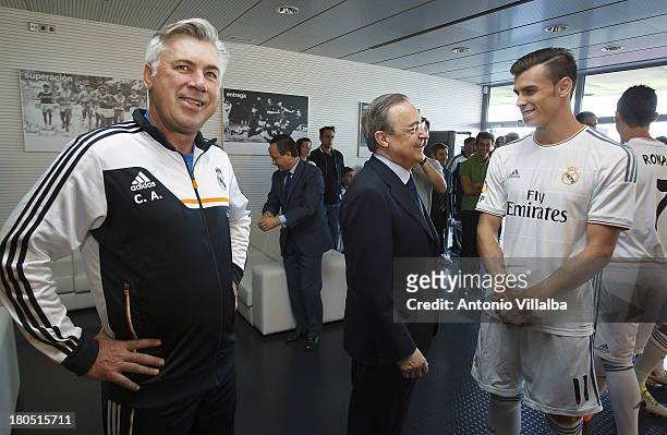 Real Madrid's President Florentino Perez talks with Gareth Bale alongside head coach Carlo Ancelotti during the official team photo session at...