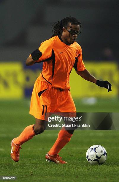 Edgar Davids of Holland with the ball at his feet during the International friendly match between Holland and Argentina held on February 12, 2003 at...