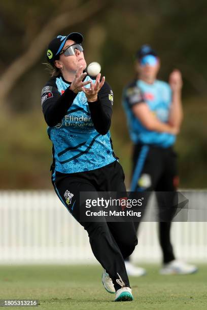 Amanda-Jade Wellington of the Strikers takes a catch to dismiss Olivia Porter of the Thunder during the WBBL match between Sydney Thunder and...