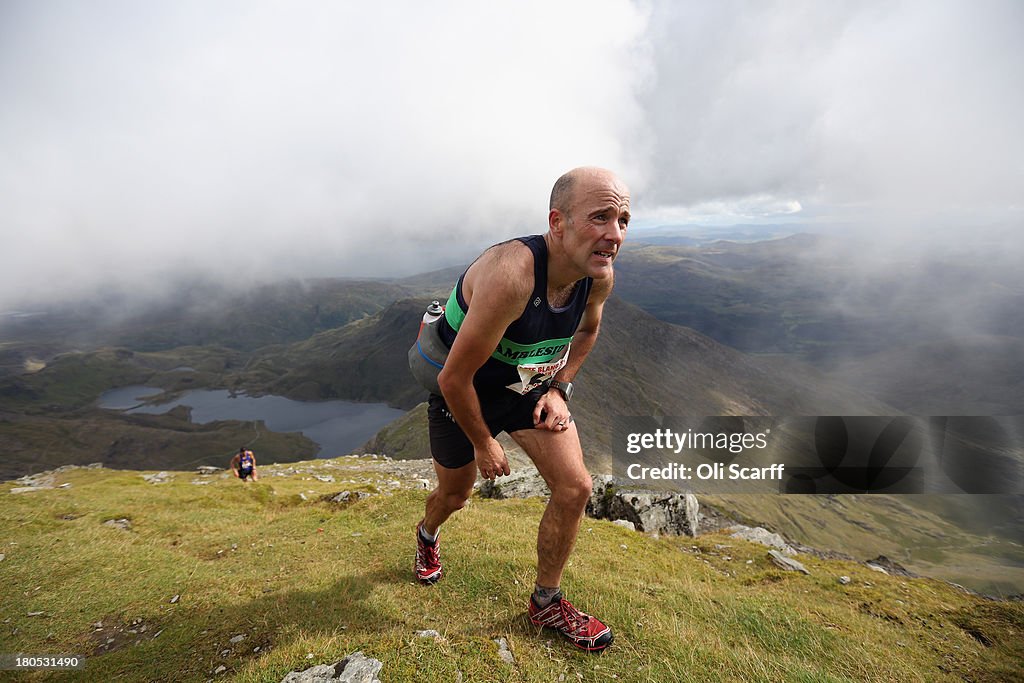 Fell Runners Compete In The 'Peris Horseshoe Race'