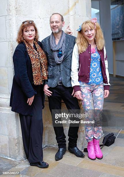 Catherine Jacob , Alain Bouzigues and Julie Depardieu pose during the photocall of 'La Famille Katz' at 15th Festival of TV Fiction on September 14,...