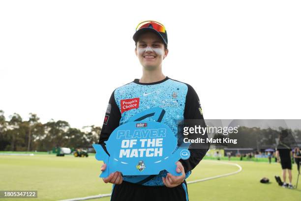 Laura Wolvaardt of the Strikers poses with the player of the match award after the WBBL match between Sydney Thunder and Adelaide Strikers at Cricket...