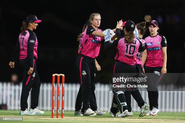 Ellyse Perry of the Sixers celebrates dismissing Mignon du Preez of the Heat during the WBBL match between Brisbane Heat and Sydney Sixers at Allan...