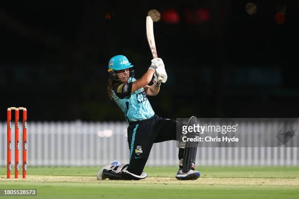 Amelia Kerr of the Heat bats during the WBBL match between Brisbane Heat and Sydney Sixers at Allan Border Field, on November 21 in Brisbane,...