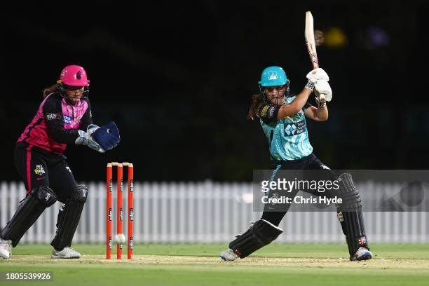 Amelia Kerr of the Heat bats during the WBBL match between Brisbane Heat and Sydney Sixers at Allan Border Field, on November 21 in Brisbane,...