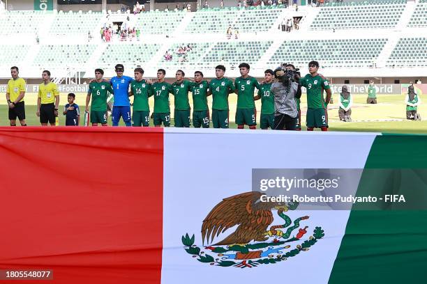 Players of Mexico participate in the national anthem prior to the FIFA U-17 World Cup Round of 16 match between Mali and Mexico at Gelora Bung Tomo...