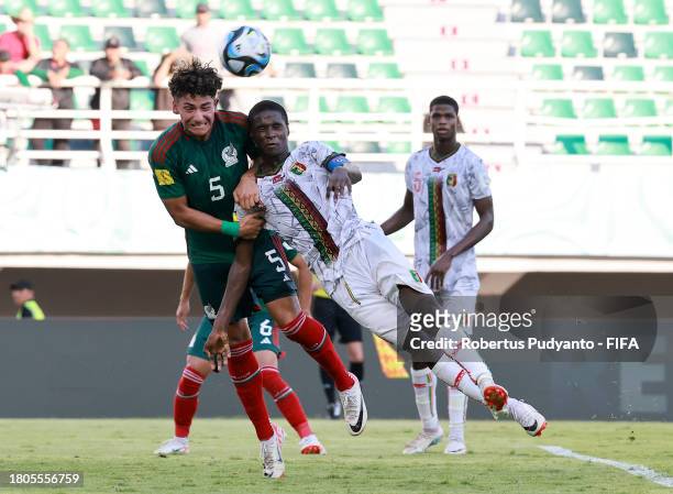 Javen Romero of Mexico heads the ball under pressure from Ibrahim Diarra of Mali heads the ball during the FIFA U-17 World Cup Round of 16 match...