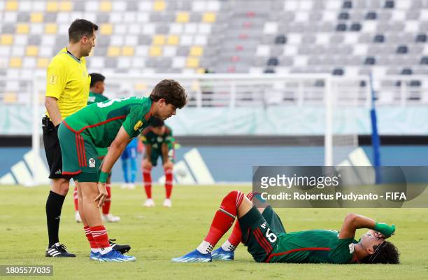 Stephano Carrillo of Mexico reacts as he lies on the floor during the FIFA U-17 World Cup Round of 16 match between Mali and Mexico at Gelora Bung...