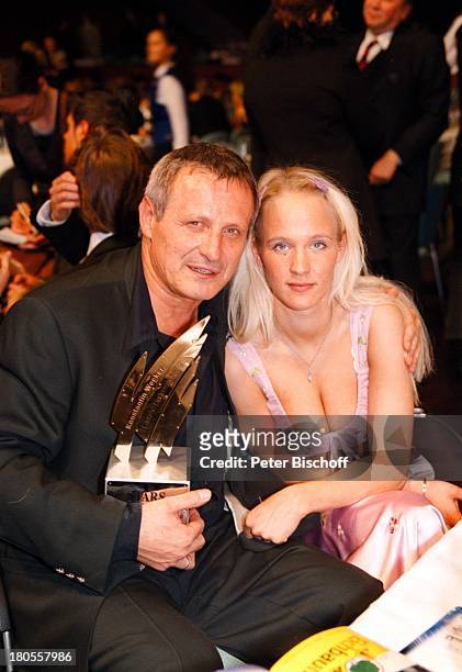 Konstantin Wecker, Preisträger, Ehefrau;Annik, Ballkleid, Regenbogen-Award, Gala;"Stars unterm Regenbogen", Rosengarten,;Mannheim,