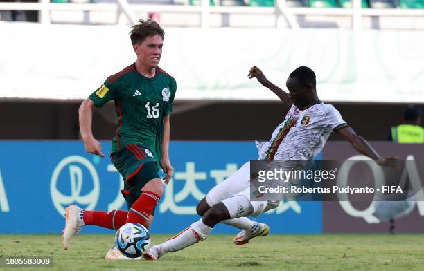 Daniel Vazquez of Mexico runs with the ball whilst under pressure during the FIFA U-17 World Cup Round of 16 match between Mali and Mexico at Gelora...