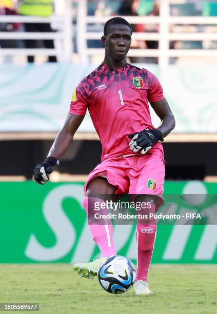Bourama Kone of Mali passes the ball during the FIFA U-17 World Cup Round of 16 match between Mali and Mexico at Gelora Bung Tomo Stadium on November...