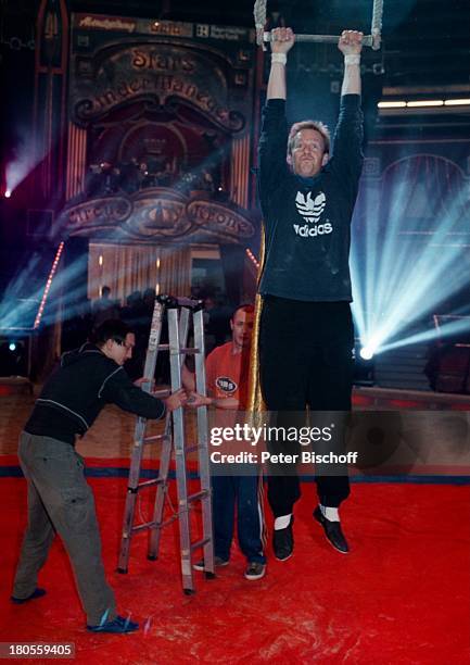 Johannes B. Kerner, Artisten,;ARD-BR-Zirkus-Show "Stars in der Manege",;München, Deutschland, Arena, Trapez,;Leiter, Probe,