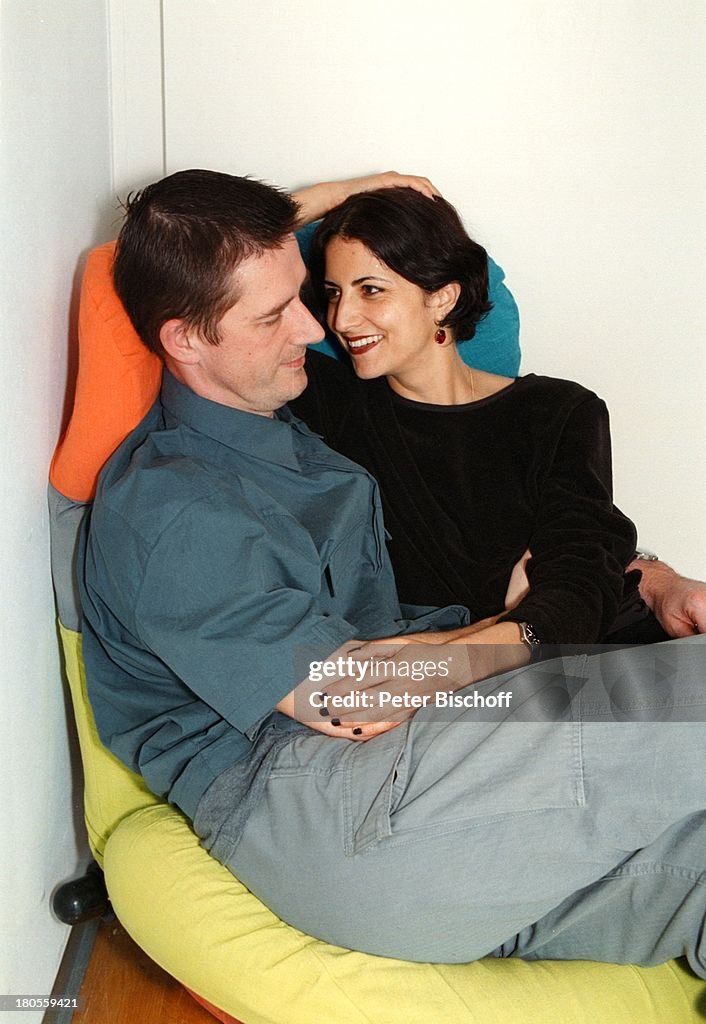 Ingrid El Sigai, Ehemann Peter Zizka,;Sessel, umarmen, kuscheln