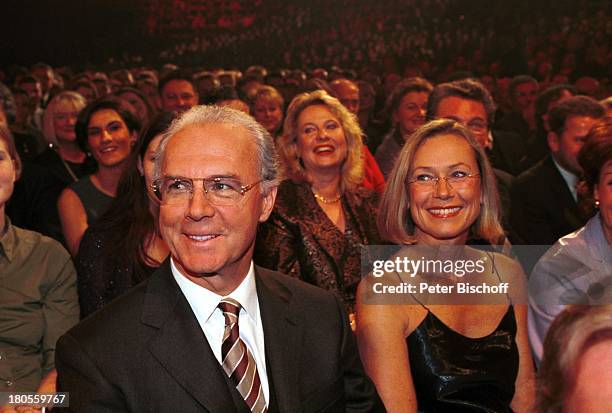 Verleihung der "Goldenen Europa" in;der Saarlandhalle Saarbrücken an Franz;Beckenbauer, Ehefrau Sybille, ARD-Gala,;Saarlandhalle, Saarbrücken,