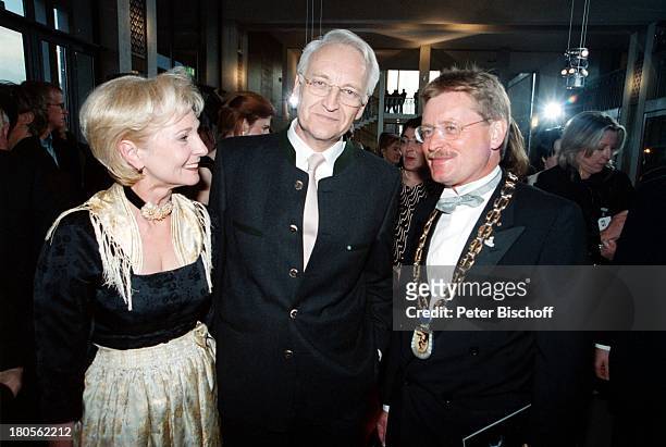 Edmund Stoiber, Bayrischer;Ministerpräsident, CSU, Ehefrau Karin,;Premierengast, Premiere "Ludwig II.;- Sehnsucht nach dem Paradies", Musical;Theater...