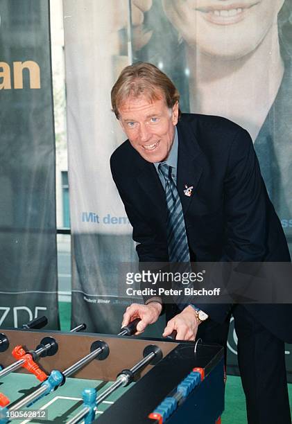 Wolf-Dieter Poschmann, Pressekonferenz zur;Fußball-Europameisterschaft 2000,;WDR-Arkaden/Köln, Kick Off-Party, Kicker,;Tischfußball,