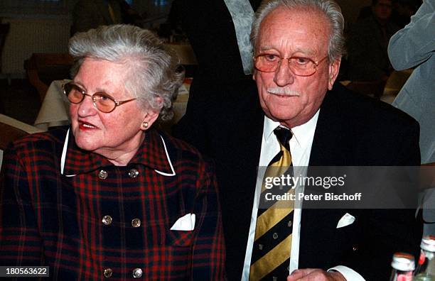 Dieter Eppler, Ehefrau Magdalena, Edgar;Wallace-Festival, Hotel "Neustädter;Hof/Neustadt am Titisee, Brille,;Einstecktuch,