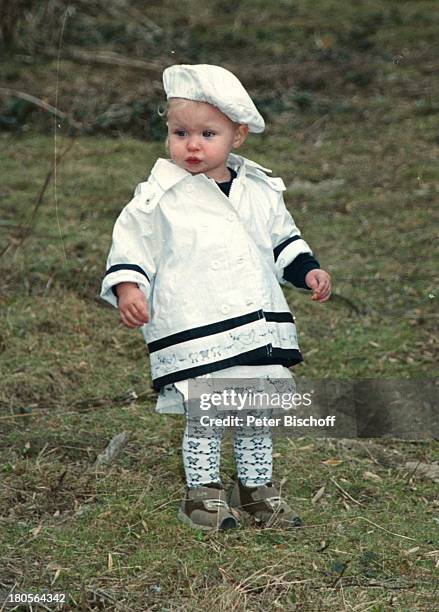 Susanna Wellenbrink, Tochter Mia;Sophie Rebecca Robin, Besuch bei;Mutter/Oma Monika Wellenbrink, Homestory,;Bayrischer Wald,...