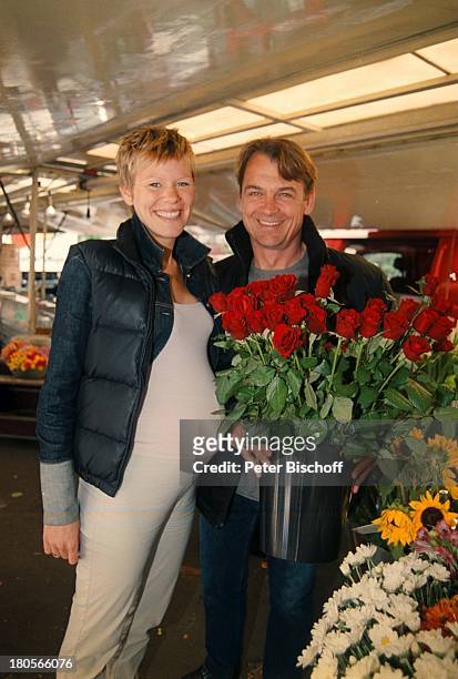Krystian Martinek, Ehefrau Hilke , Hamburg, Schwangerschaft,;Einkauf, Blumen, Blumenladen, rote Rosen,