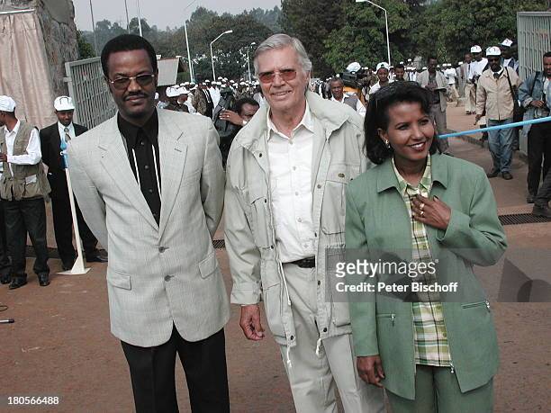 Karlheinz Böhm , Ehefrau Almaz Böhm,;Präsident des "Oromo"-Volksstammes Kuma,;Eröffnung des "Mettu-Karl-Hospitals",;finanziert durch die...